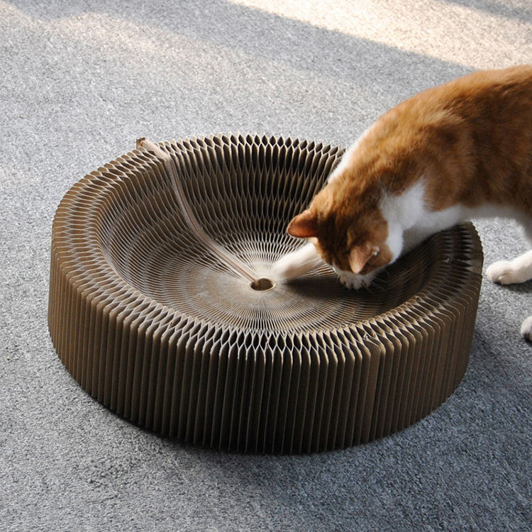 Accordion cat scratching board