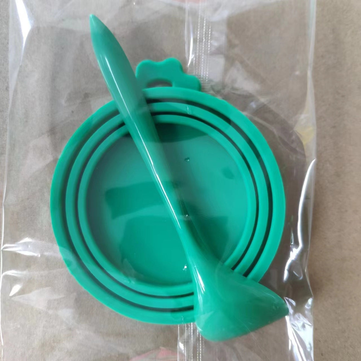 Silicone Wet Food Can Lid and Spoon