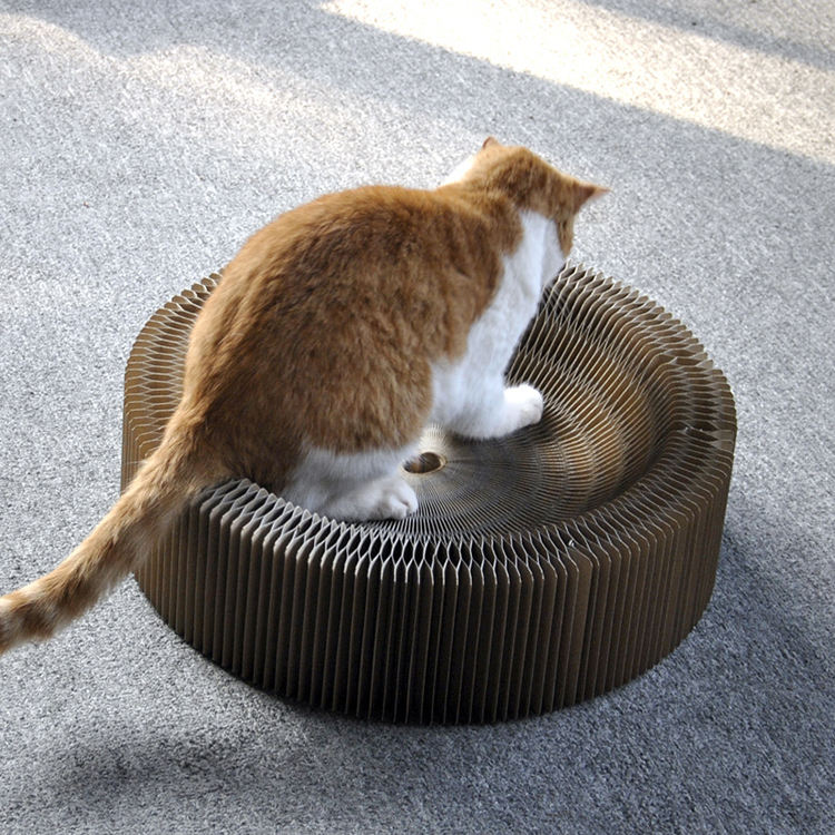 Accordion cat scratching board